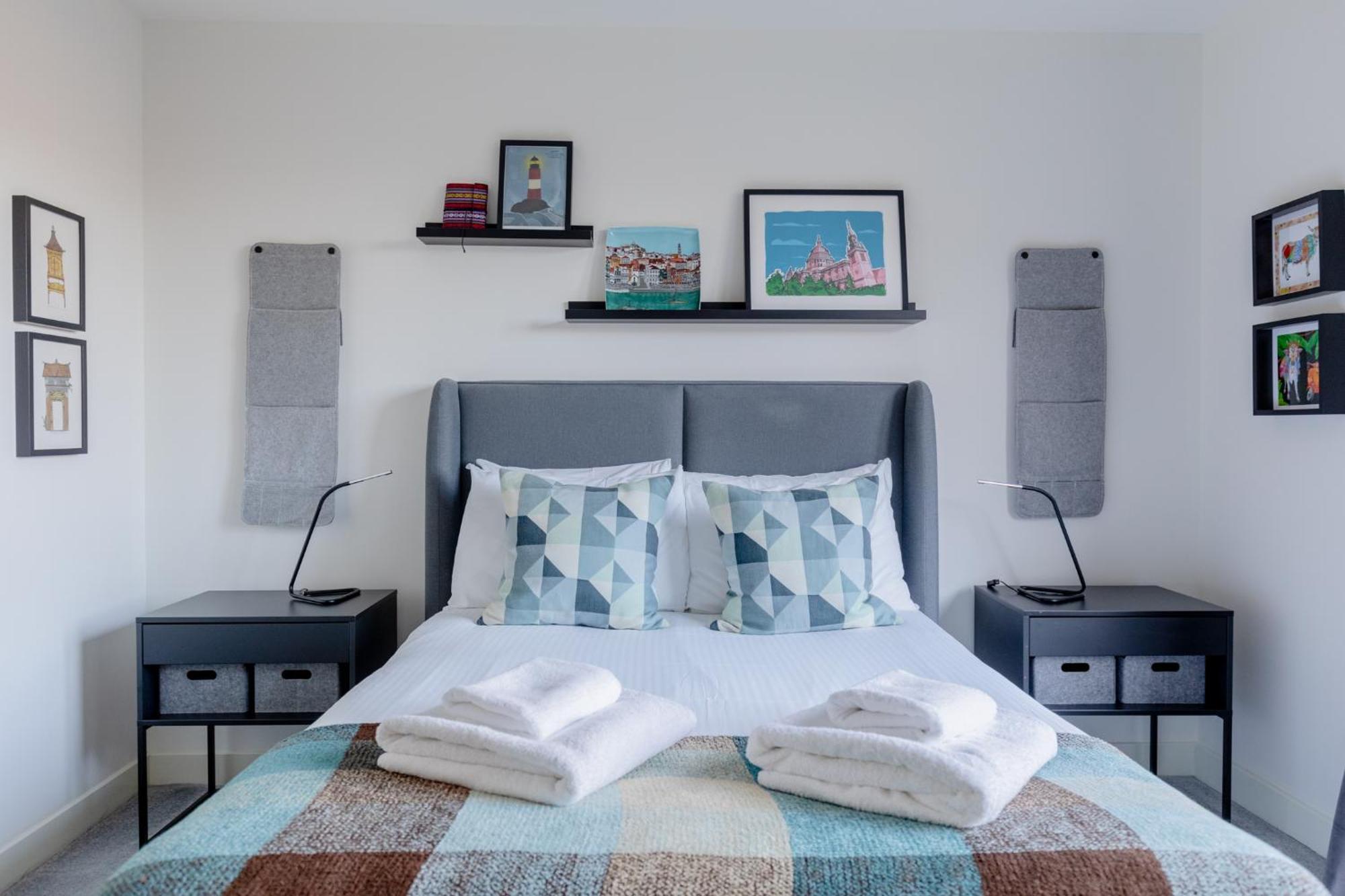 Appartement Contemporarily Designed 2bd Flat Bow Common *